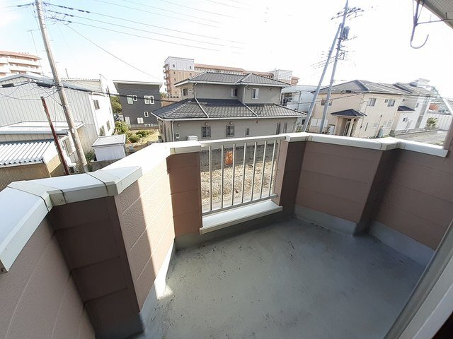 バルコニー　外からの目が気にならないバルコニーで洗濯物が干せます