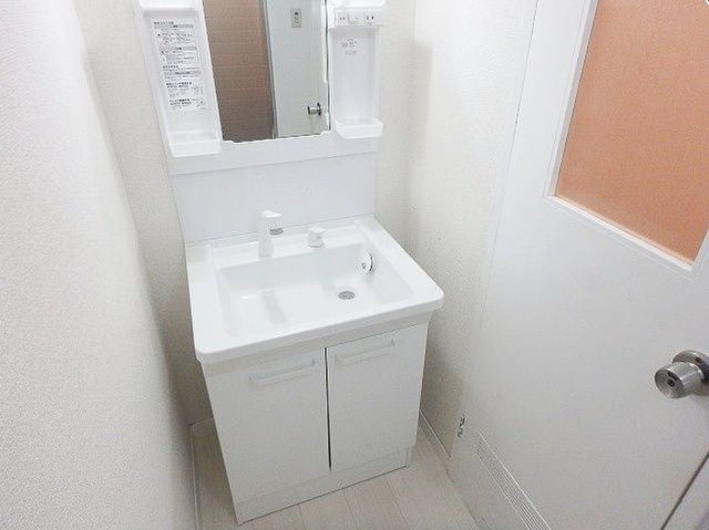 洗面設備　脱衣スペースもあります
