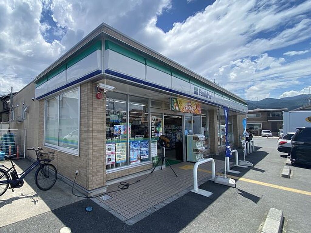 コンビニ　ファミリーマート大津国分店（コンビニ）まで725m