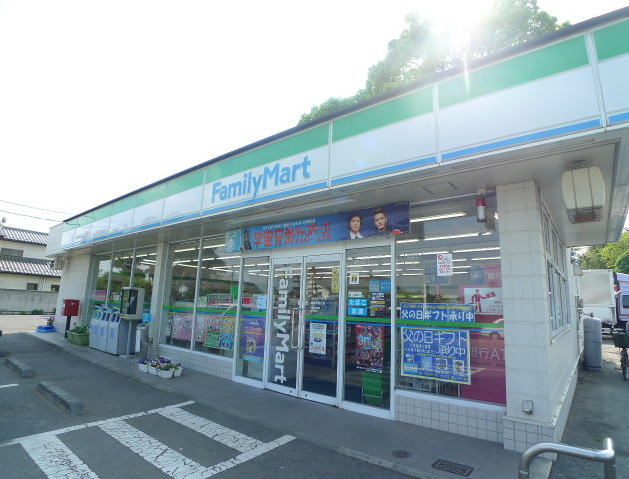 コンビニ　ファミリーマート伊勢崎山王店（コンビニ）まで550m