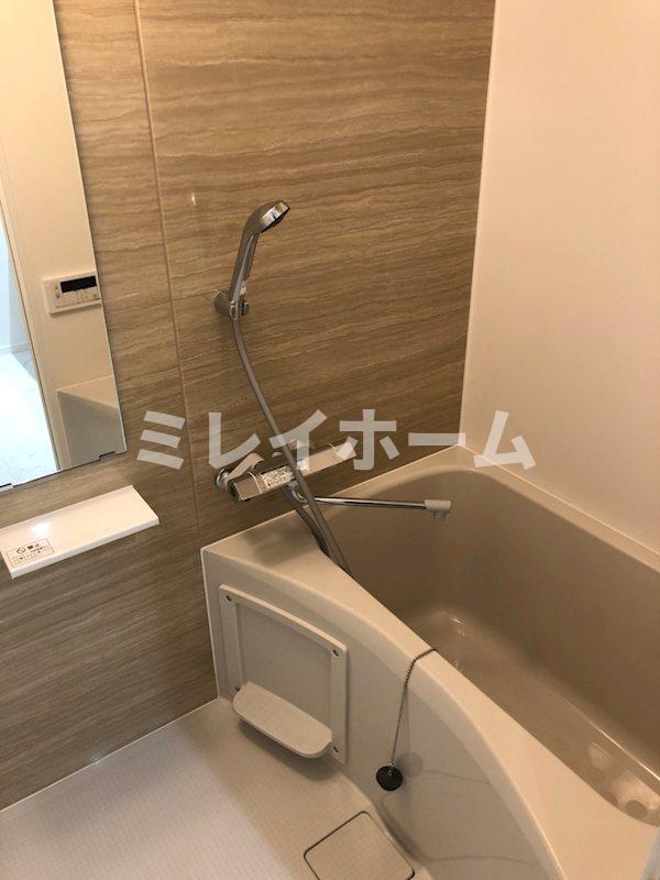 バス・シャワールーム　同建物内別のお部屋の参考写真になります。