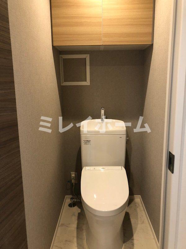 トイレ　同建物内別のお部屋の参考写真になります。