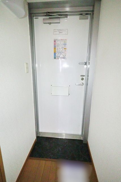 玄関　同物件別部屋写真