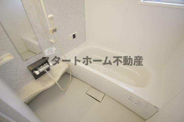 バス・シャワールーム　落ち着いた空間のお風呂です
