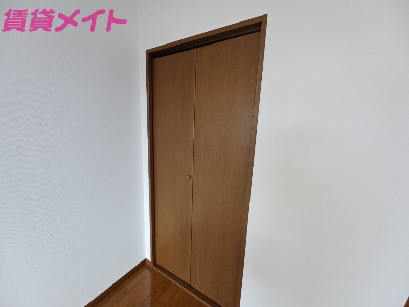 収納　同型参考写真