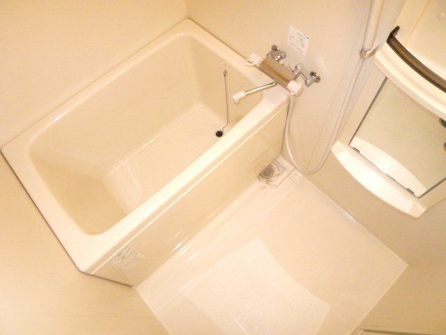 バス・シャワールーム　広めの浴室です。（浴室乾燥機