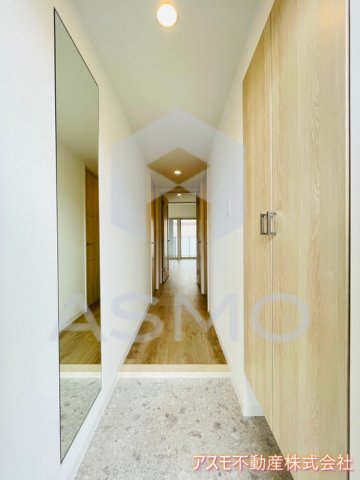 玄関　同マンション別部屋　参考写真