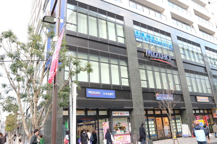 銀行　みずほ銀行（銀行）まで900m