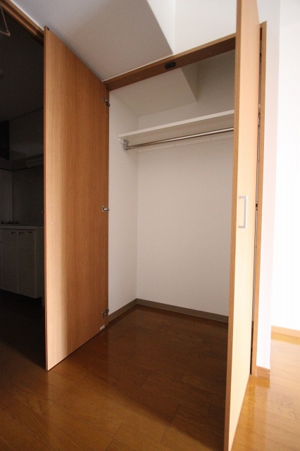 収納　写真は別号室のものです。