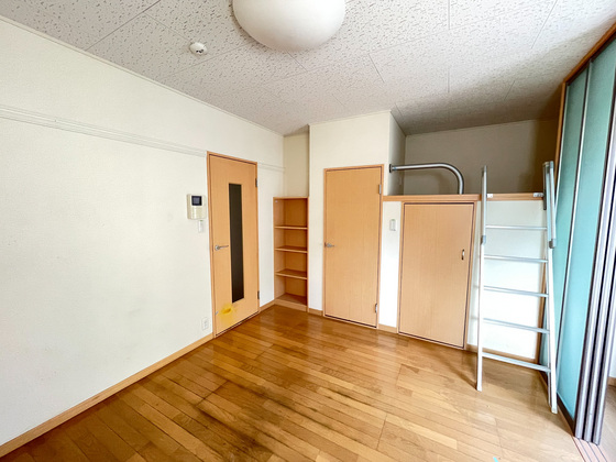 居室・リビング　※別部屋の写真です
