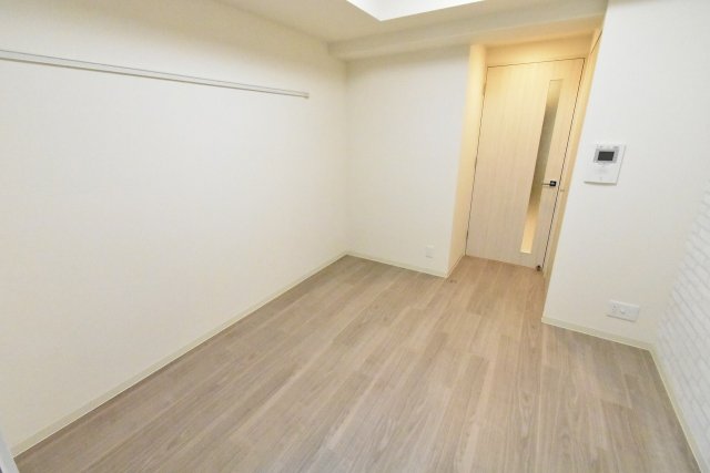 その他部屋・スペース　開放的な寝室です