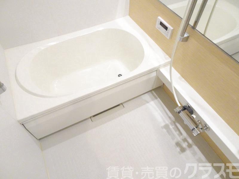バス・シャワールーム　浴室乾燥機＆追焚機能付き広々バスルーム♪