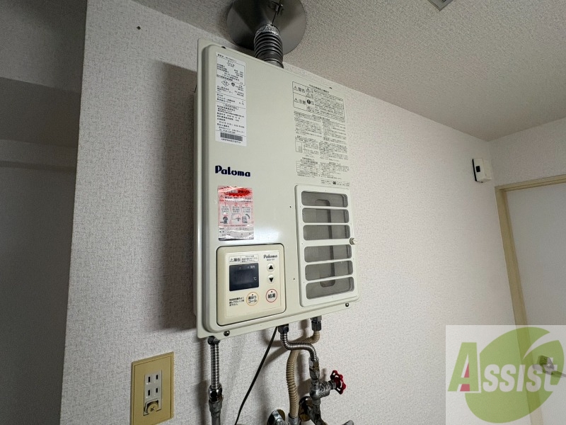 その他設備　給湯器は簡単操作で温度調整ができますよ。