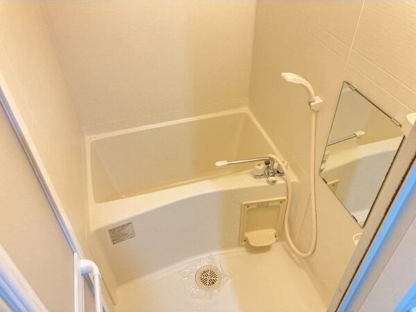 バス・シャワールーム　※写真は同じマンションの違う部屋のものになります。