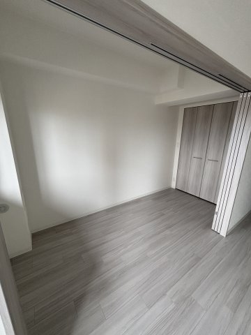 その他部屋・スペース　開放的な寝室です