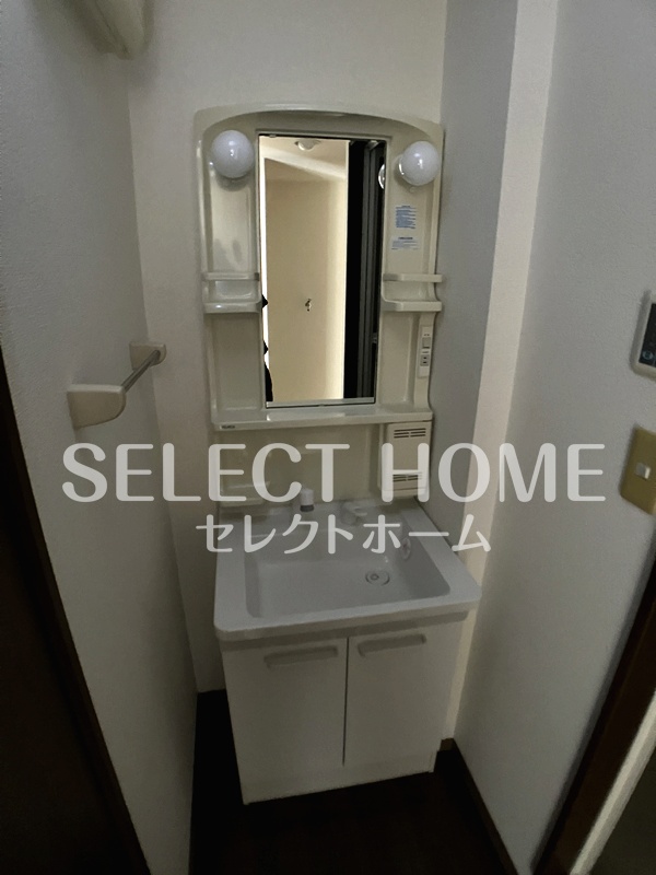 洗面設備　使いやすい独立洗面台です