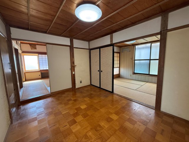 その他部屋・スペース　2階は洋室と和室が2部屋