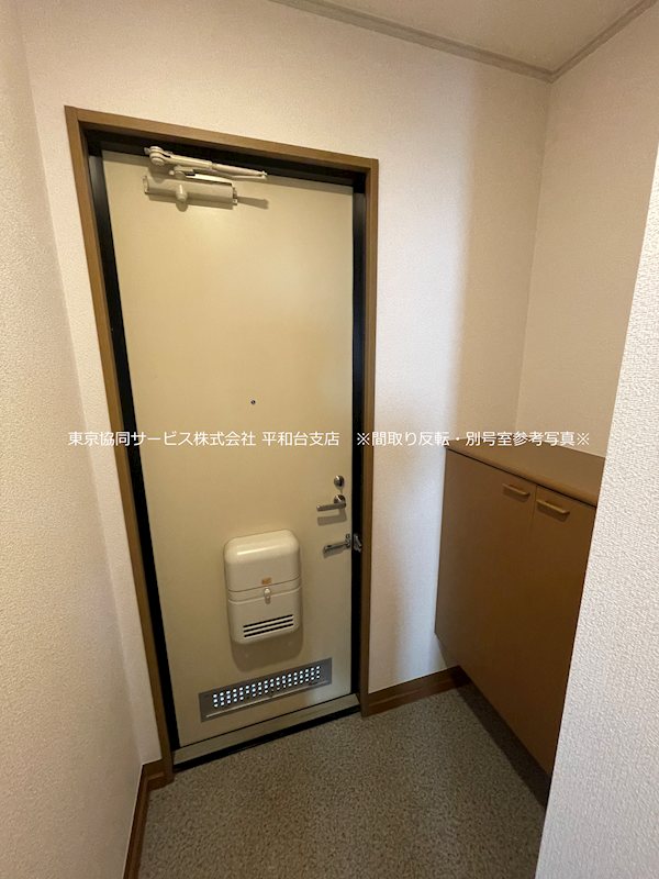 玄関　※間取り反転・別号室参考写真※