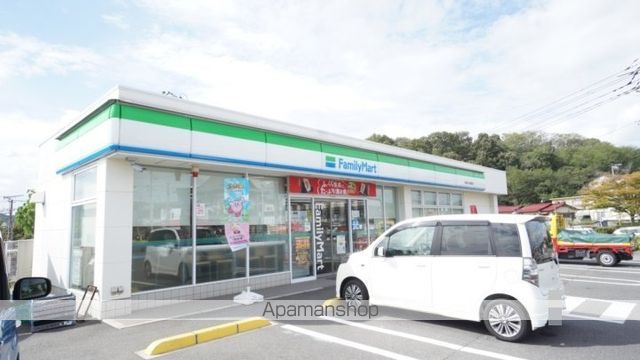 コンビニ　ファミリーマート（コンビニ）まで2628m