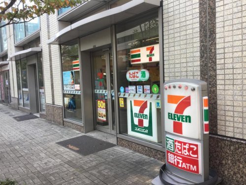 コンビニ　セブンイレブン 中央区新川1丁目店（コンビニ）まで114m