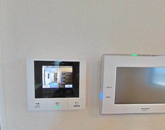 セキュリティ　TVモニターホンと太陽光発電システム