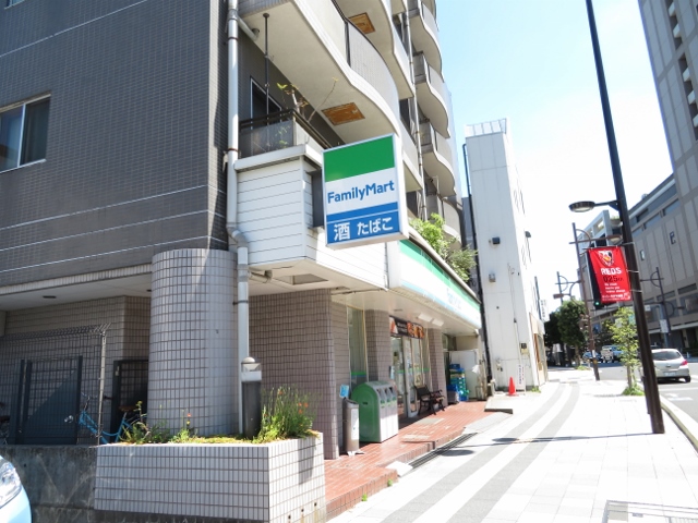 コンビニ　ファミリーマート 浦和仲町店（コンビニ）まで967m