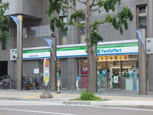コンビニ　ファミリーマート（コンビニ）まで415m