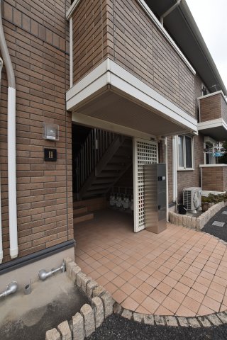 エントランス　同施工会社、別物件お写真です。ご参考までにご覧ください。