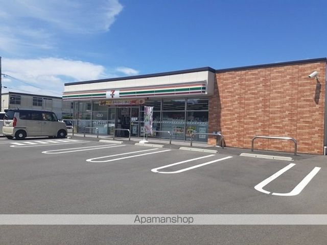 コンビニ　セブンイレブン出水上知識店（コンビニ）まで400m