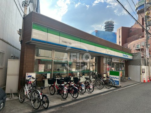コンビニ　ファミリーマート 天神橋四丁目店（コンビニ）まで130m