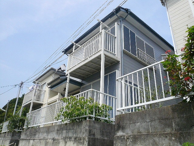 建物外観　高台にあります４DKの戸建物件です！