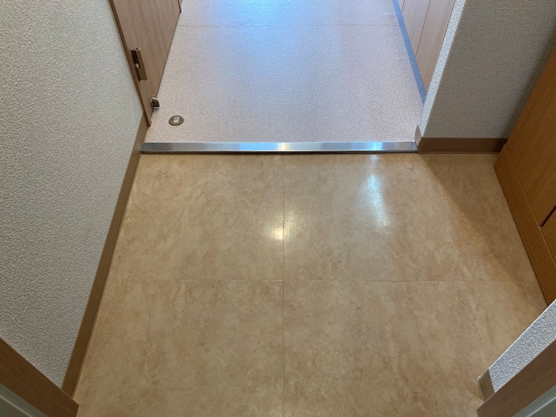 玄関　参考写真掲載。