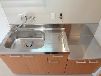 キッチン　ガスコンロ設置可能　　※参考写真掲載。