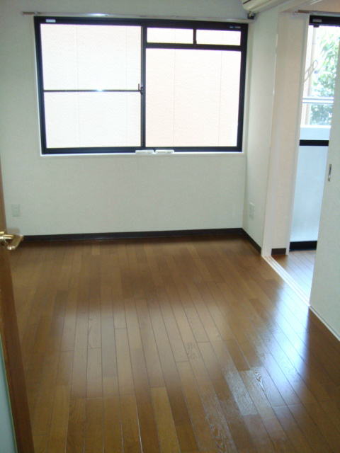 居室・リビング　同マンション別部屋