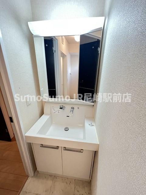 洗面設備　独立洗面台です