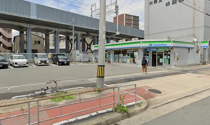 コンビニ　ファミリーマート 東淀川瑞光店（コンビニ）まで215m