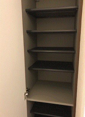 玄関　現状優先とし写真は参照とする。