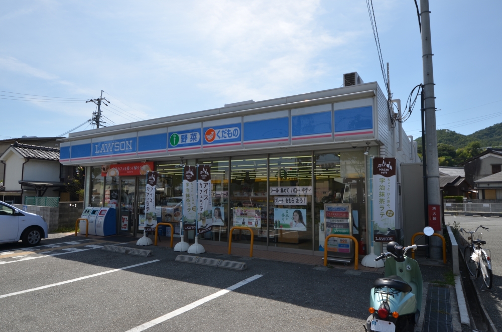 コンビニ　ローソン川西火打２丁目店（コンビニ）まで303m