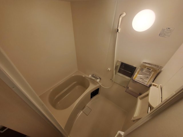 バス・シャワールーム　落ち着いた空間のお風呂です