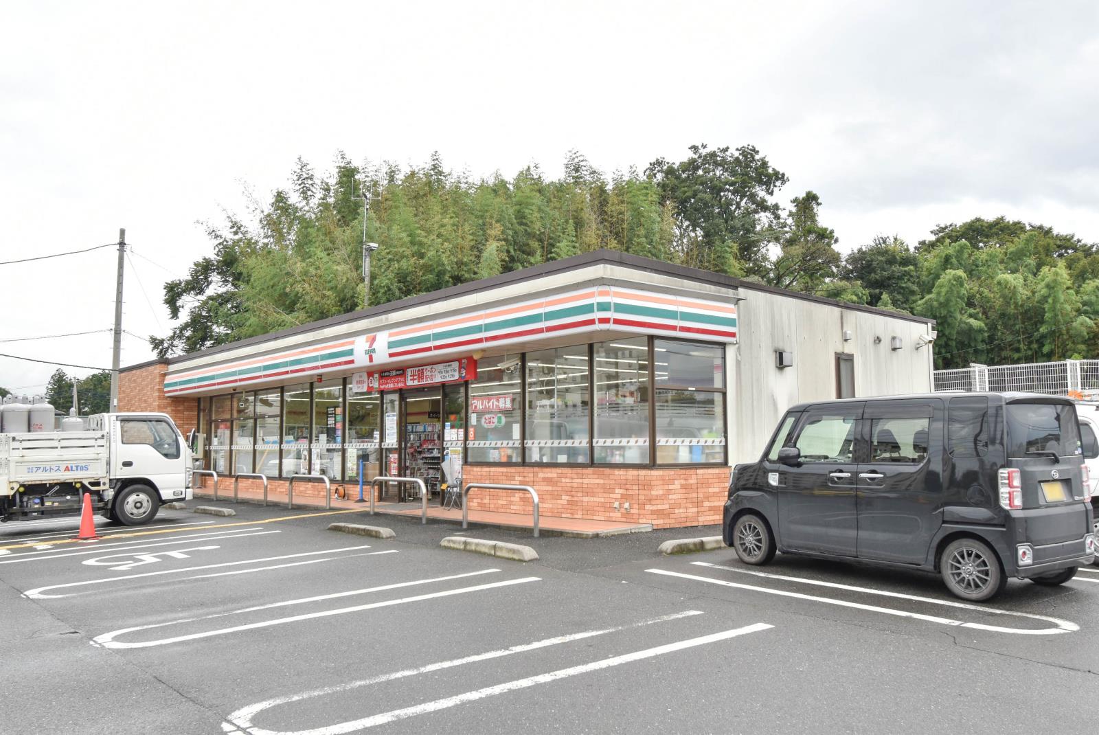 コンビニ　セブンイレブン上尾平方北店（コンビニ）まで748m