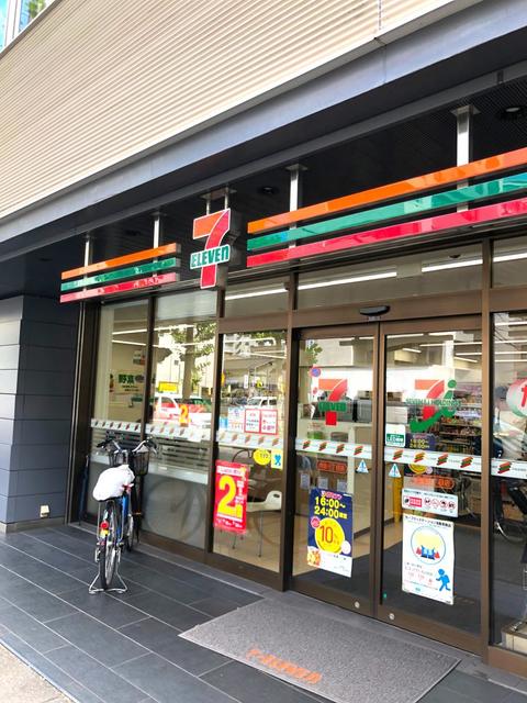 コンビニ　セブンイレブン赤坂8丁目店（コンビニ）まで156m