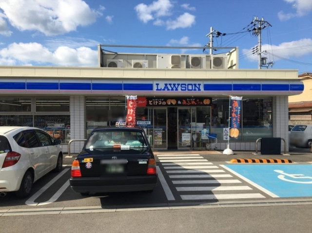 コンビニ　ローソン和歌山出口甲賀丁店（コンビニ）まで559m