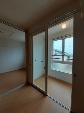 バルコニー　お洗濯にも便利なバルコニー付き
