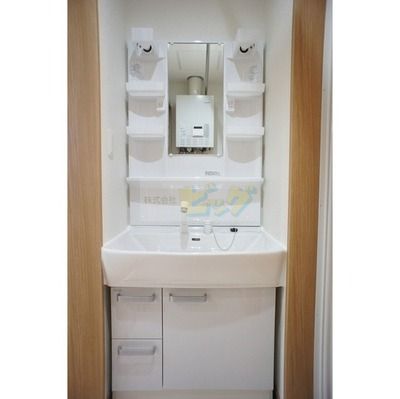 洗面設備　シャワードレッサー付きですよ！