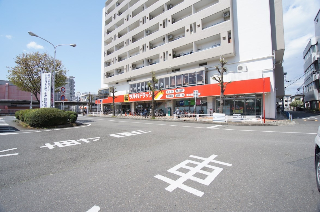 ドラックストア　ツルハドラッグ 南林間駅前店（ドラッグストア）まで647m