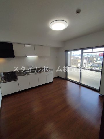 居室・リビング　同建物内別部屋の写真です。