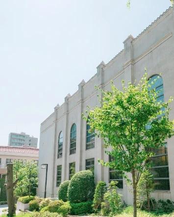 中学校　私立東洋英和女学院中学部（中学校）まで684m