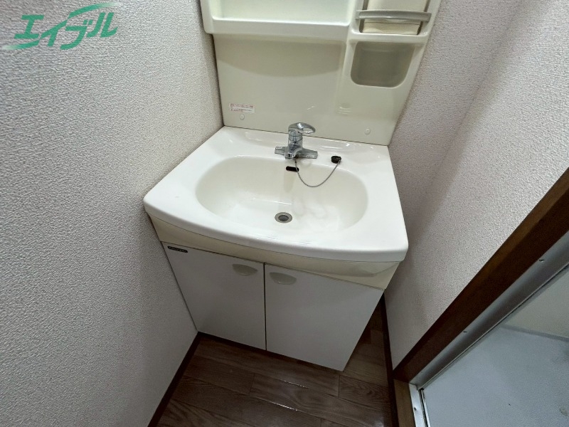 洗面設備　同型参考写真