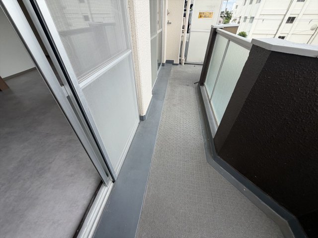 バルコニー　明るいバルコニー
