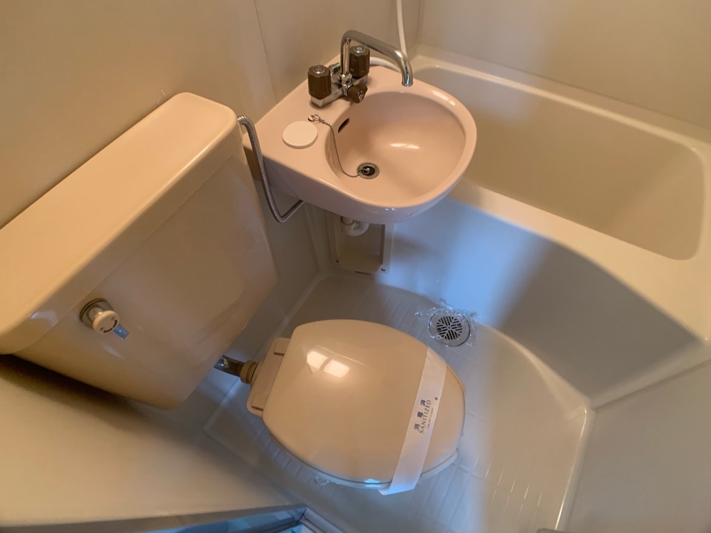 トイレ　浴室内にトイレがあります☆